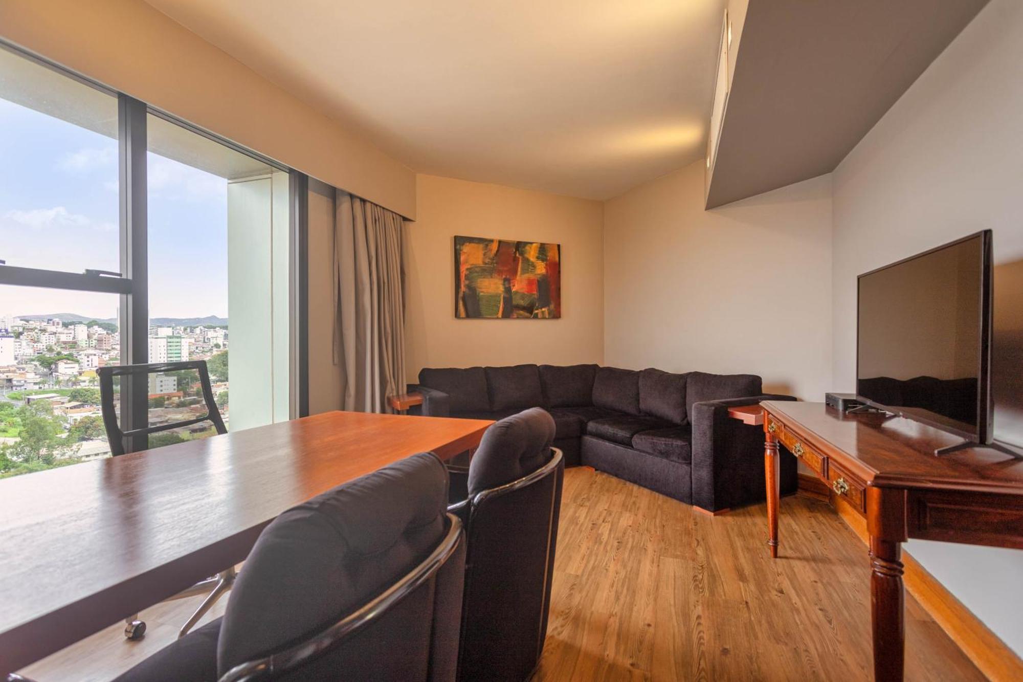 Ouro Minas Hotel Belo Horizonte, Dolce By Wyndham Екстериор снимка A living room in a suite at the Hilton Athens