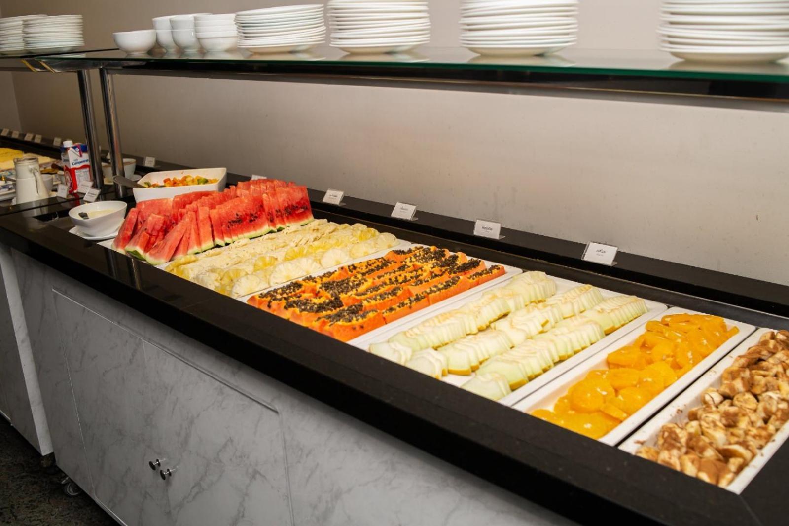 Ouro Minas Hotel Belo Horizonte, Dolce By Wyndham Екстериор снимка A fruit salad buffet